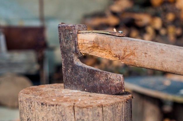 chopping-wood-with-ax-ax-stuck-log-wood-old-worn-scratched-sharp-ax-standing-wooden-cracked-tree-stump-background-chopped-wood_1391-225-1021071036
