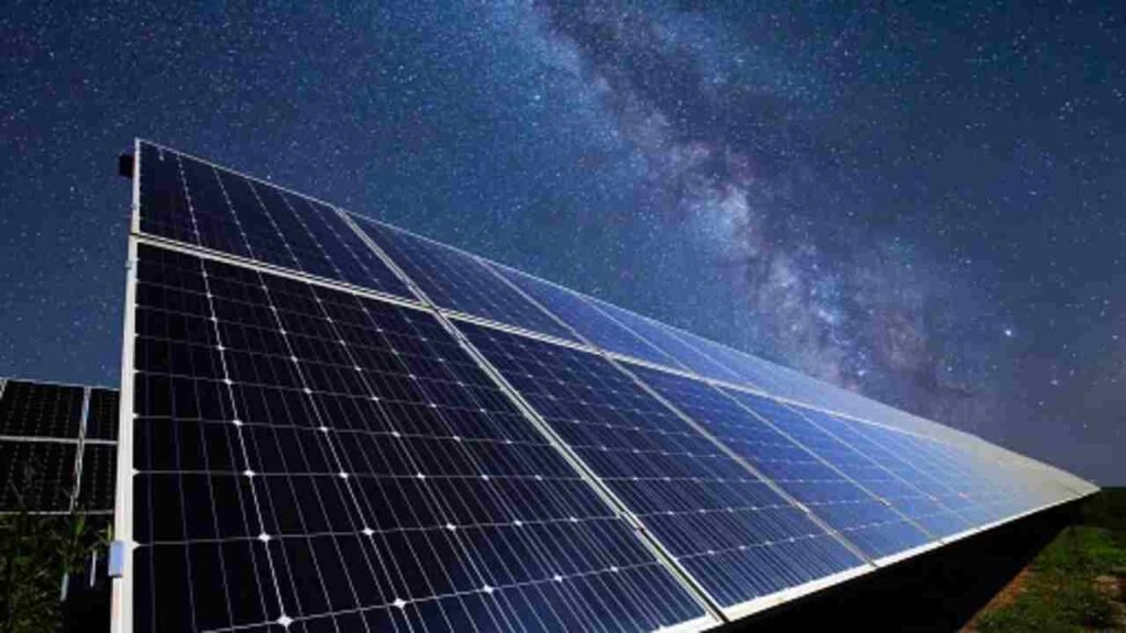 Solar photovoltaic panels and the Milky Way, Solar photovoltaic panels at nigh
